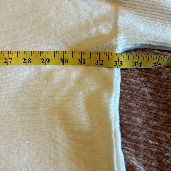 Creamy white turtle neck sweater - Picture 6 of 10